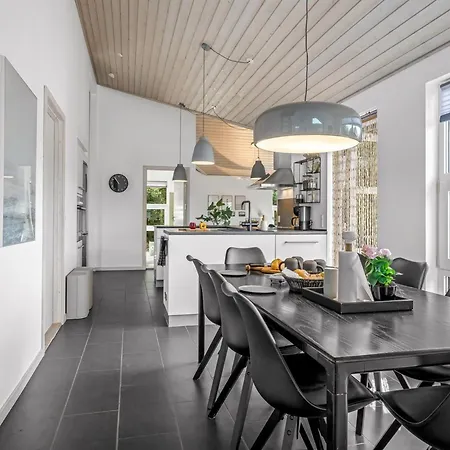 Ozrenka - From The Sea By Interhome Semesterbostad Hals