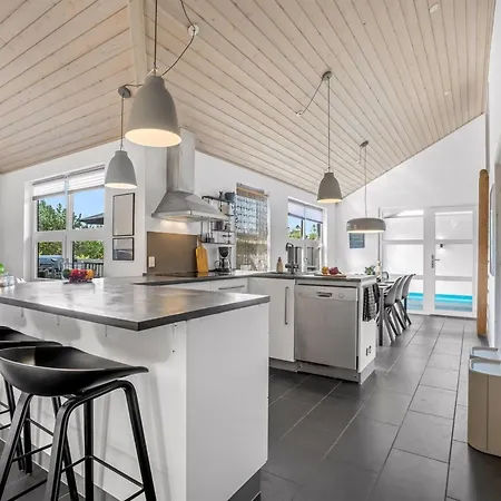 Ozrenka - From The Sea By Interhome Semesterbostad Hals